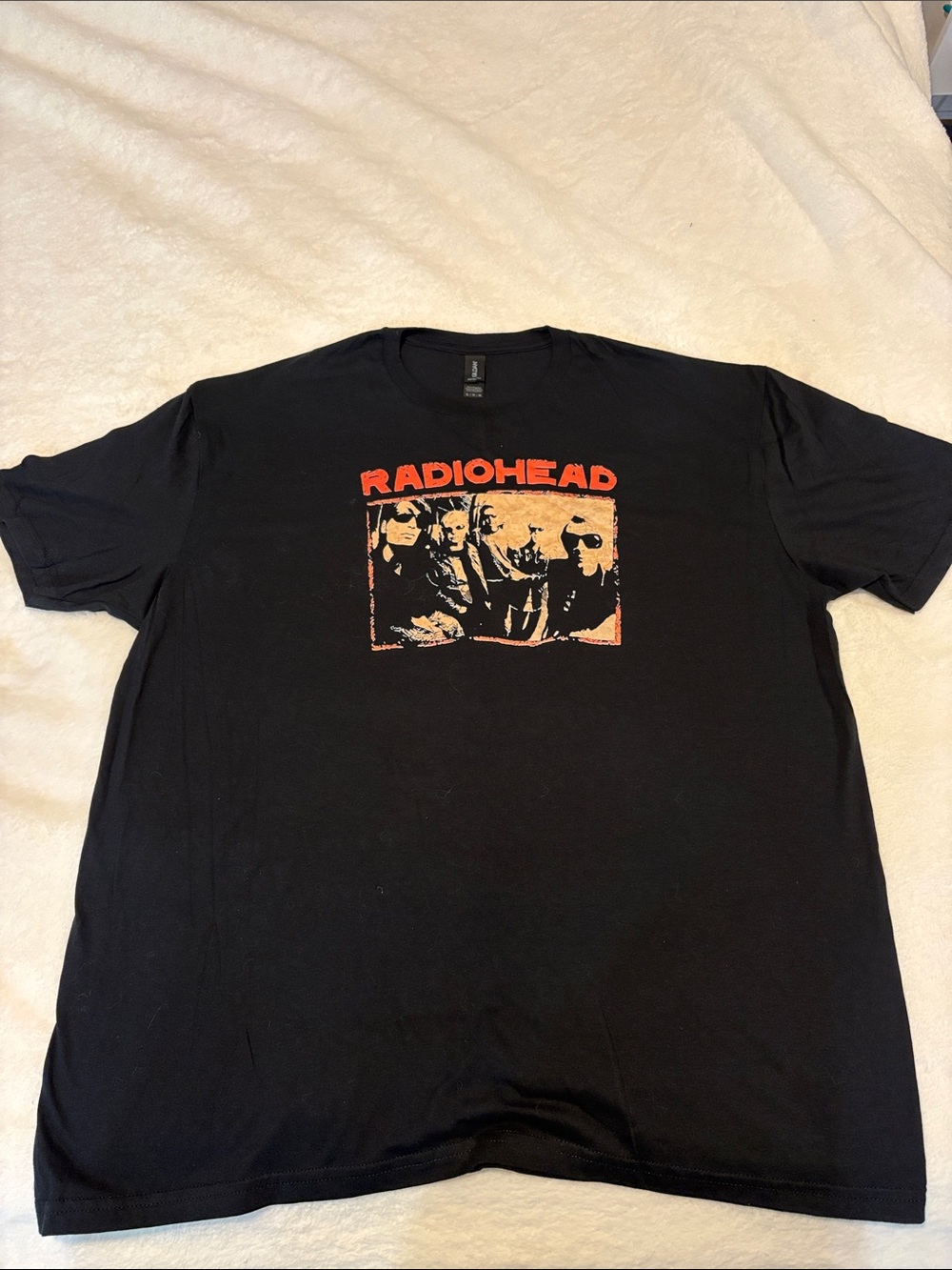 Gildan Black Radiohead Short Sleeve Tee with retro Graphic